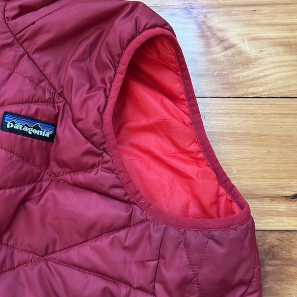 Women’s Patagonia Down Vest. Red. Size Medium. - Picture 9 of 10